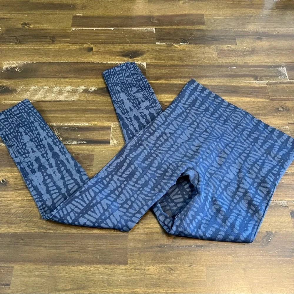 SPANX - Look At Me Now Seamless Indigo Geo Legging XS Blue Printed Cropped Capri